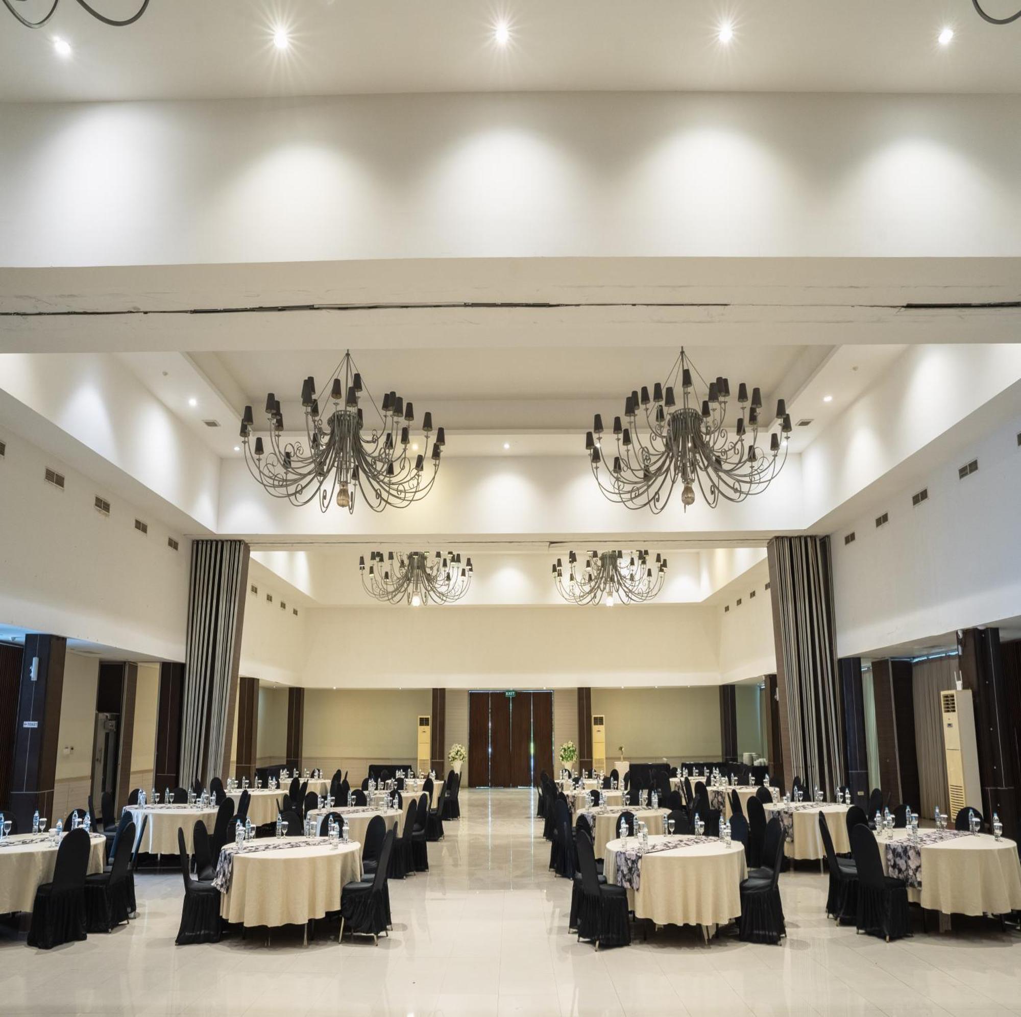 Estrella Hotel & Conference Luwuk Kültér fotó